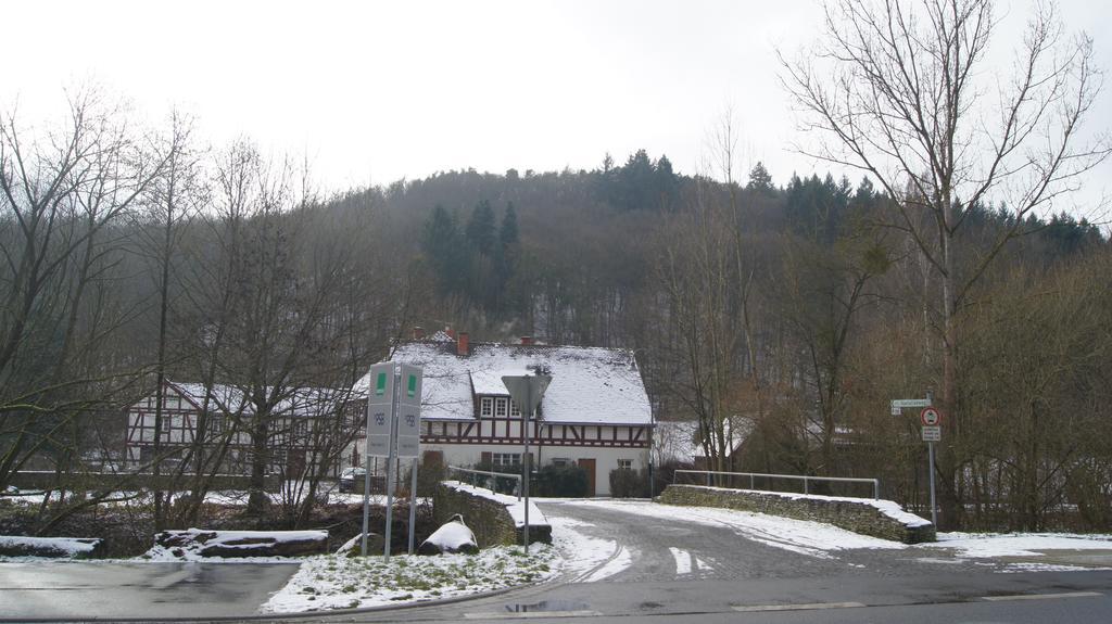 Landgasthof Zum Taunus Hotel Ober-Mörlen Exterior foto